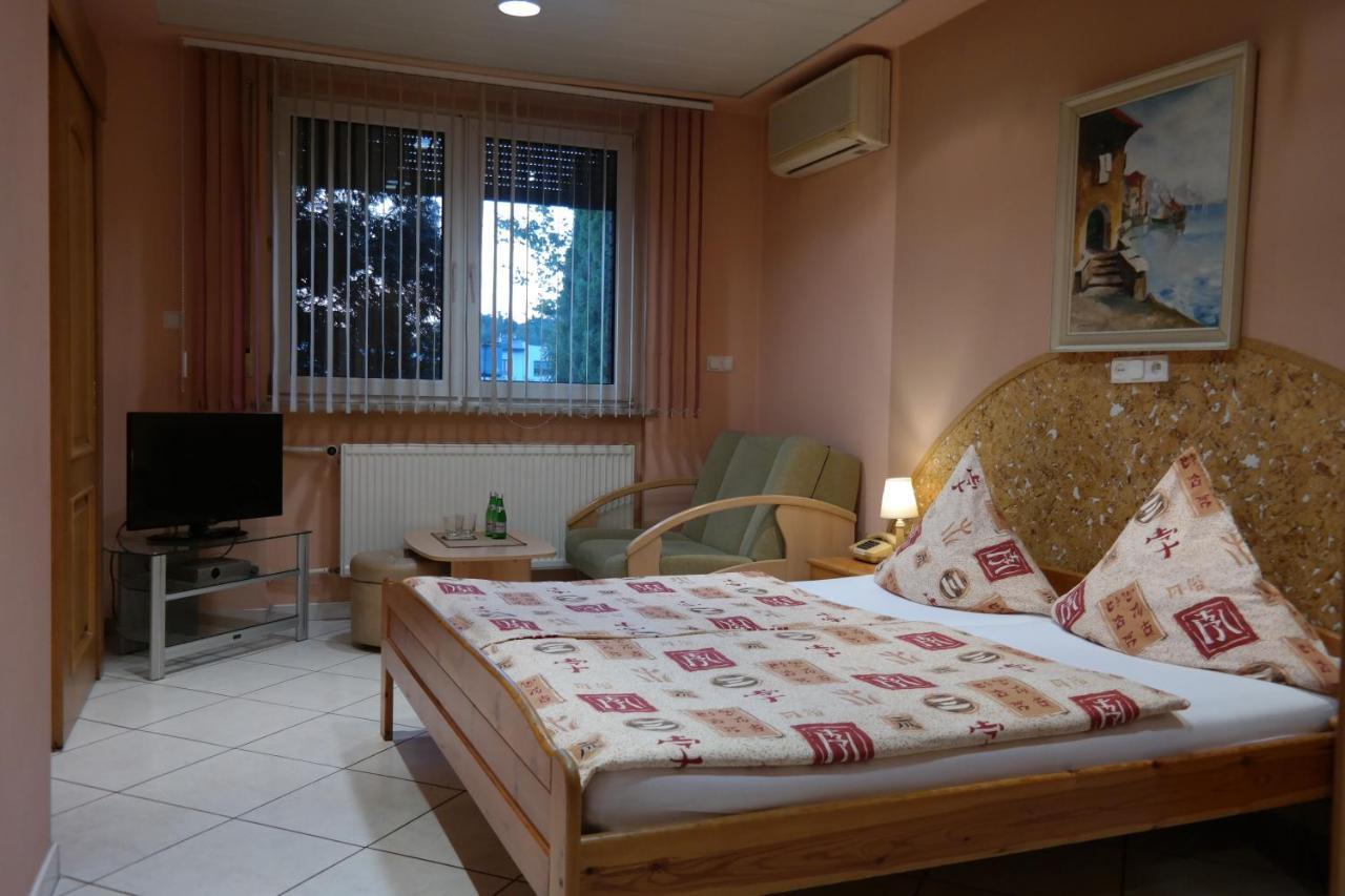 VillaMirage Tarnowskie Góry Esterno foto